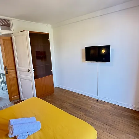 Large With Equipped Kitchen Near Paris * Drancy
