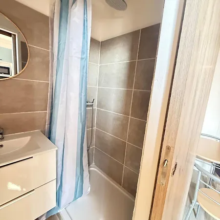 Large With Equipped Kitchen Near Paris * Drancy