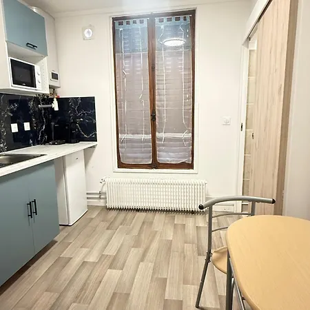Apartment Large With Equipped Kitchen Near Paris